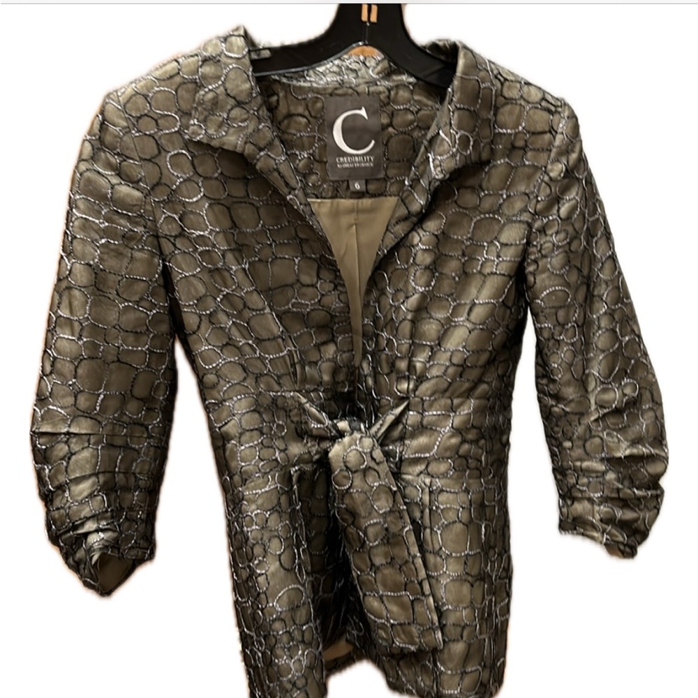 Credibility by Sheri Brobnick quarter sleeve jacket